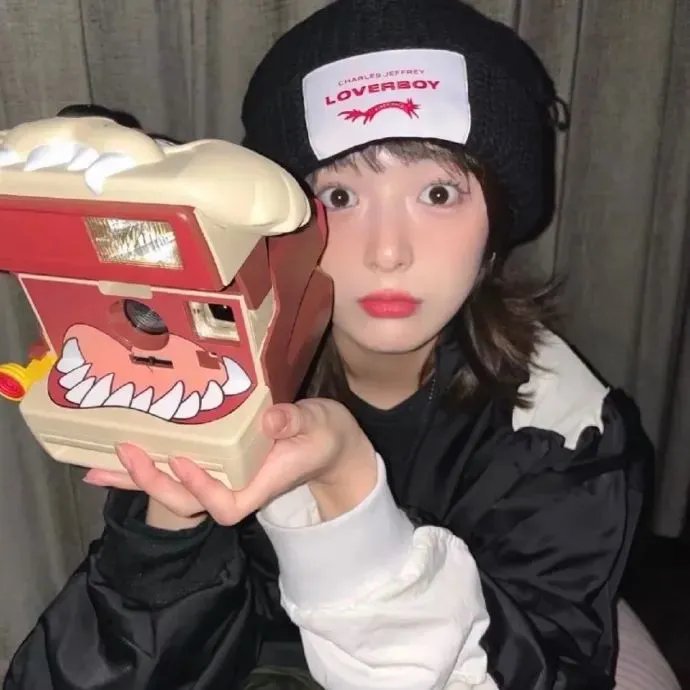 两腿之间的魔鬼 封面